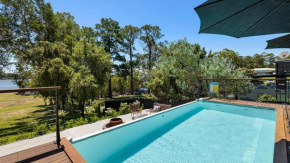 Rivers Edge Oasis -Karuah, infinity pool and private cinema room